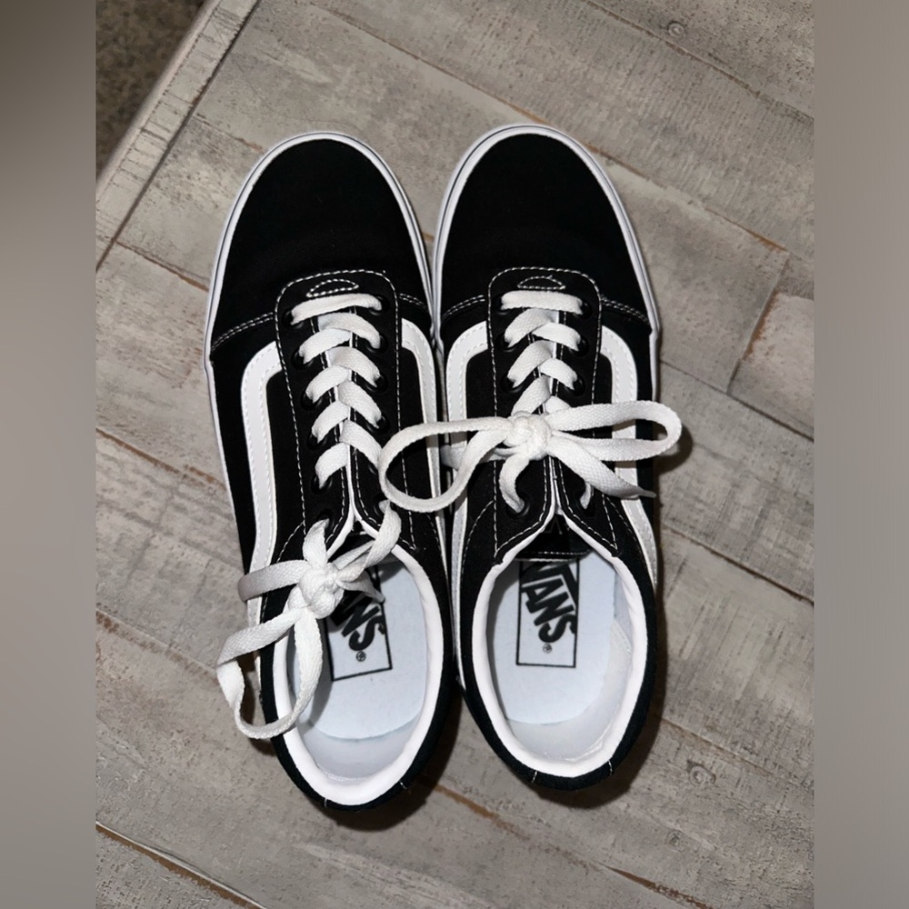 Women’s Van’s tennis shoes